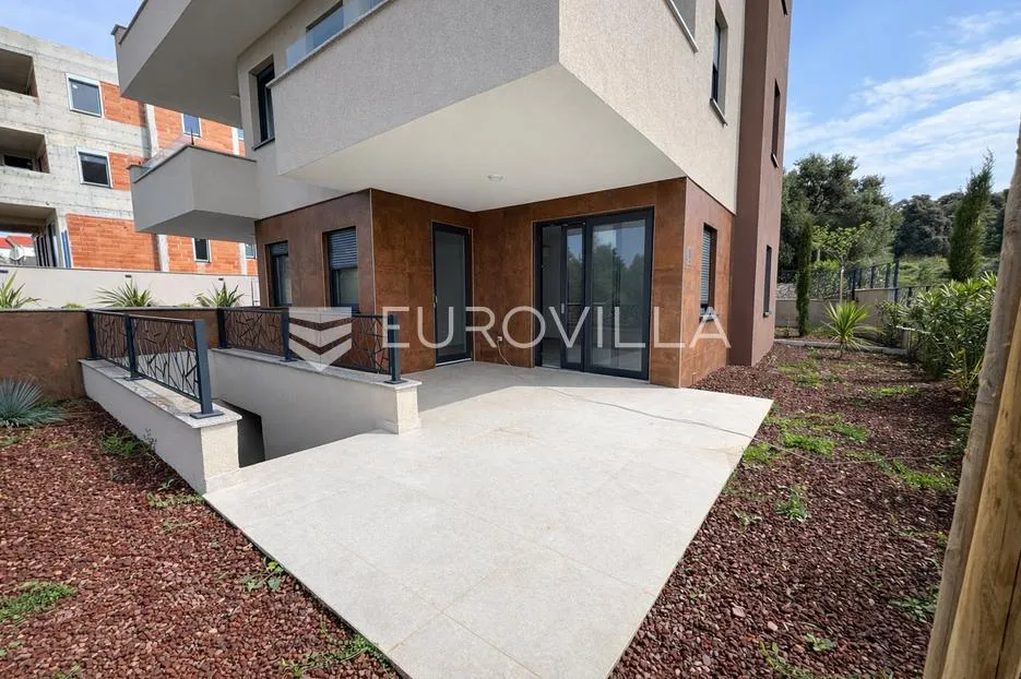 pag, jakišnica, trosoban stan s vrtom i konobom u luksuznoj novogradnji, 104,11 m² - slika 3