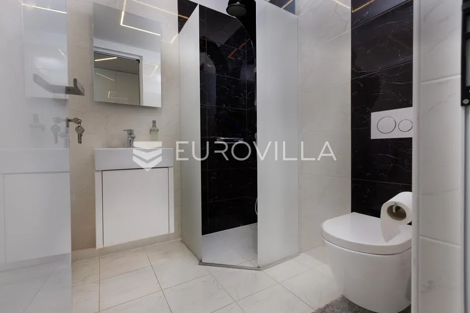 matulji, penthouse peterosobni dvoetažni stan160 m², terasa 130 m² i privatna okućnica 250 m² - slika 14
