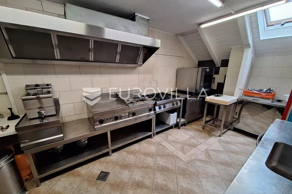 karlovac, poslovni prostor, restoran 300 m², odlična lokacija, sav inventar - slika 14
