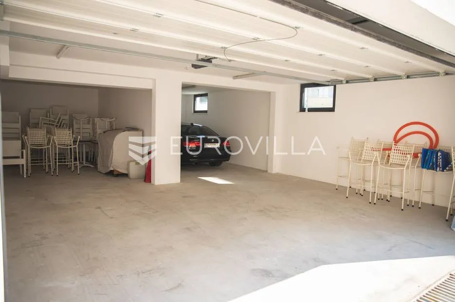 trogir, luksuzna vila s bazenom, nkp 368 m2 - slika 70