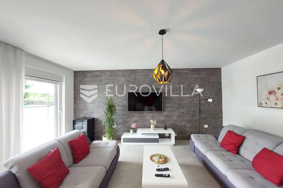 šišan, moderna villa s bazenom na mirnoj lokaciji - slika 3