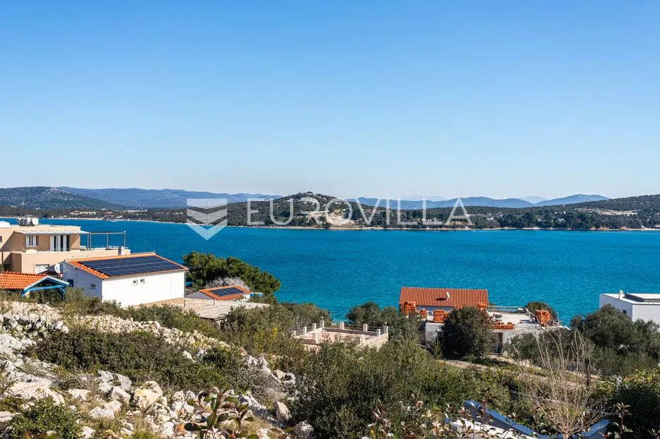 otok murter, betina, prekrasna villa s bazenom - slika 35