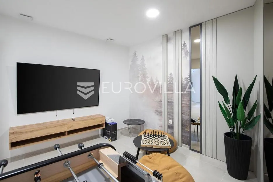 medulin, prekrasna villa od 350 m2, svega 6 m od mora s očaravajućim pogledom - slika 39