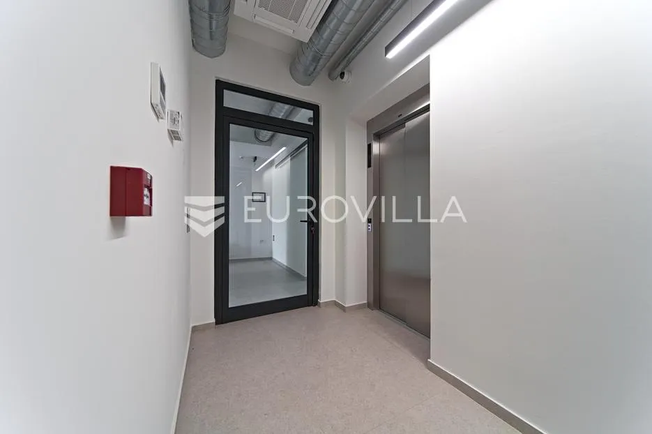 osijek, centar, najam poslovnog prostora 50 m² u modernoj poslovnoj zgradi - slika 8