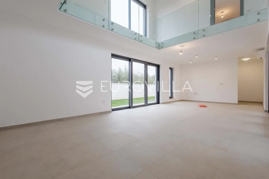 istra, pomer, unikatna, moderna villa 20 m od mora 322 m² - slika 26