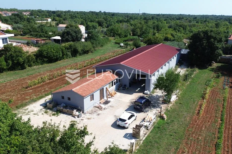 svetvinčenat, čabrunići, rijetkost na tržištu, prostrana hala s dodatne dvije garsonjere - slika 38
