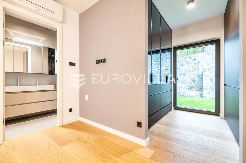 zagreb, donji grad, centar, luksuzan četverosoban stan s loggiom, terasom i vrtom 150 m² - slika 10