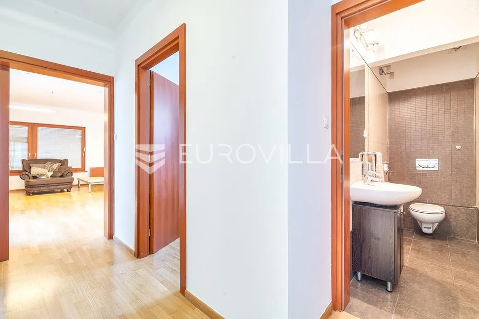 zagreb, granešinski novaki, obiteljska vila s bazenom, 1000 m2 - slika 15