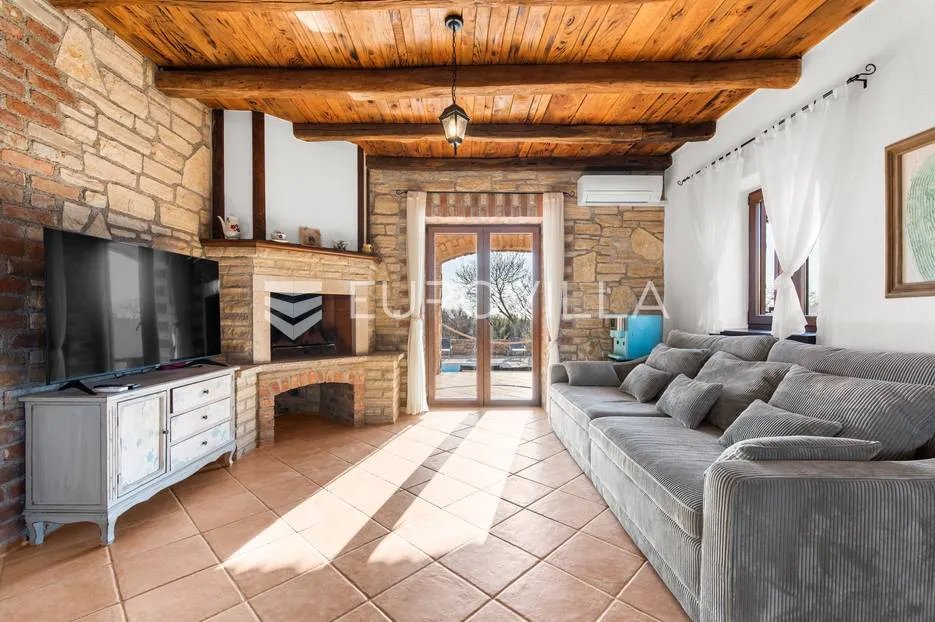 istra, svetvinčenat, prekrasna kamena katnica s bazenom 32 m² i jacuzzijem, 155 m² - slika 24