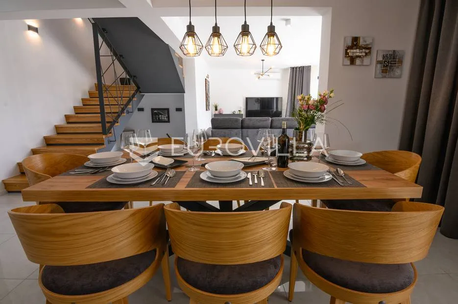 šibenik, prekrasna villa s bazenom i košarkaškim igralištem - slika 27
