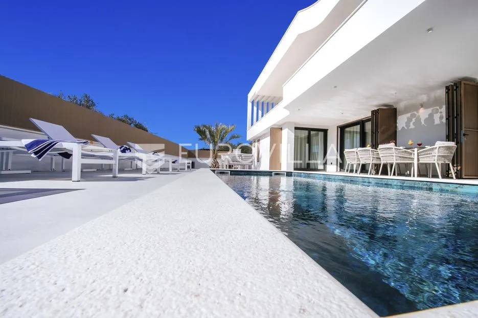 zadar, luksuzna vila s bazenom, savršen spoj elegancije i komfora - slika 3