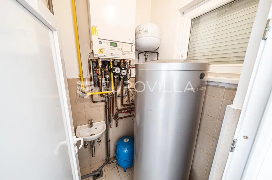 samobor, perivoj, obiteljska vila netto površine 323 m² na zemljištu 2.087 m² - slika 32