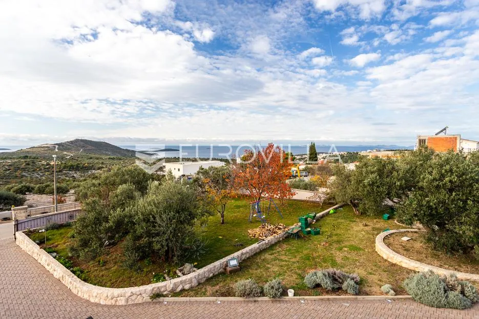 primošten, prekrasna villa sa velikim bazenom - slika 21
