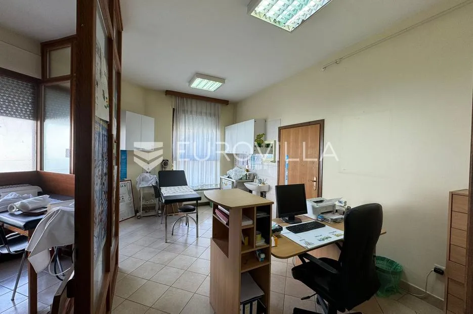 đakovo, ordinacija 53 m² u centru grada, potpuno opremljena - slika 2