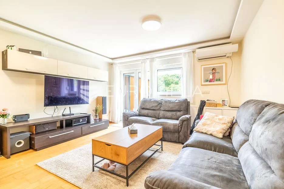zagreb, sesvete, troetažni četverosoban stan s vrtom, 100 m² - slika 1