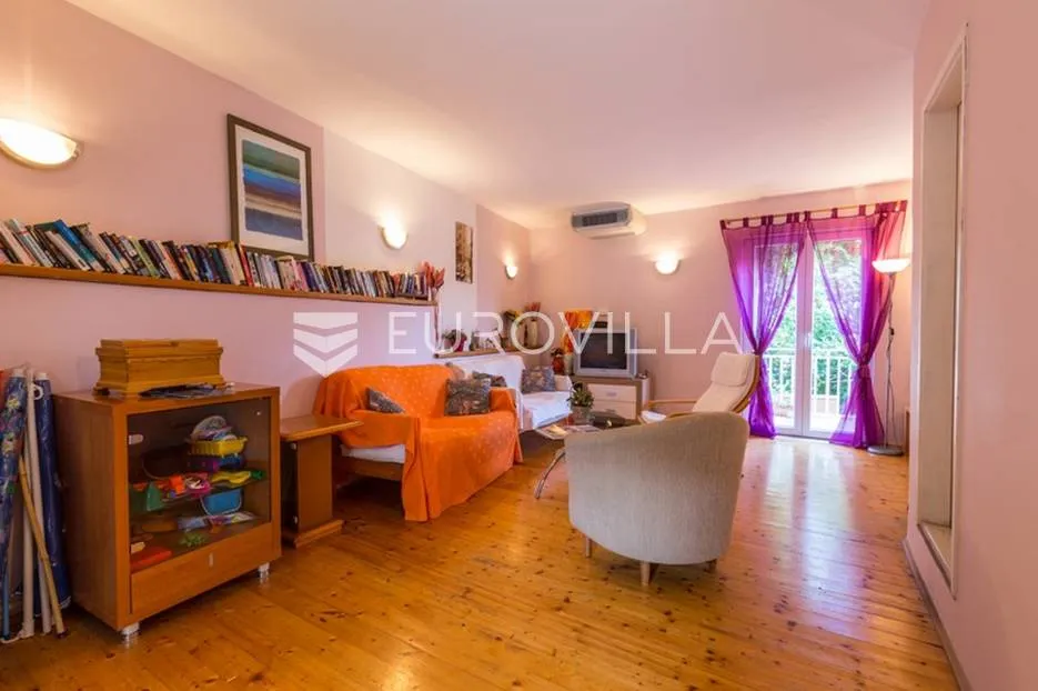 cavtat, vila s 14 apartmana 252 m2 - slika 8