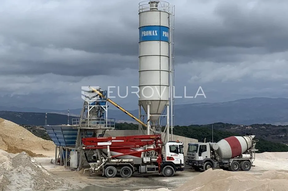 Otok Rab, poslovni kompleks 3.700 m², betonara, uhodan posao, odlična investicija - Lopar