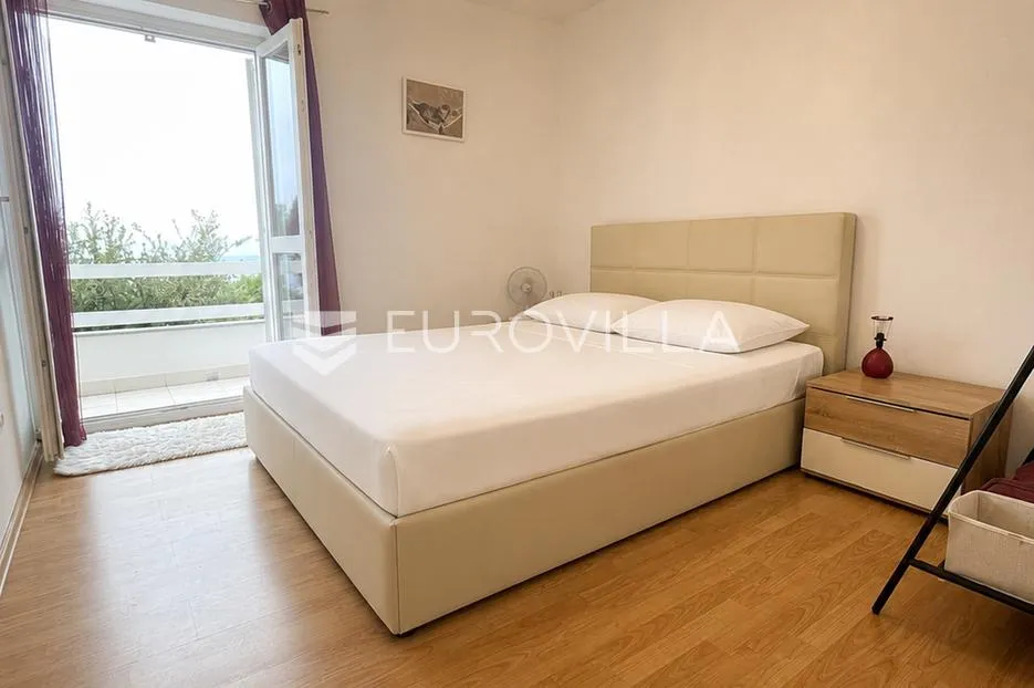 cres, martinšćica, samostojeća kuća 148 m², dva apartmana, samo 150 m od mora - slika 8