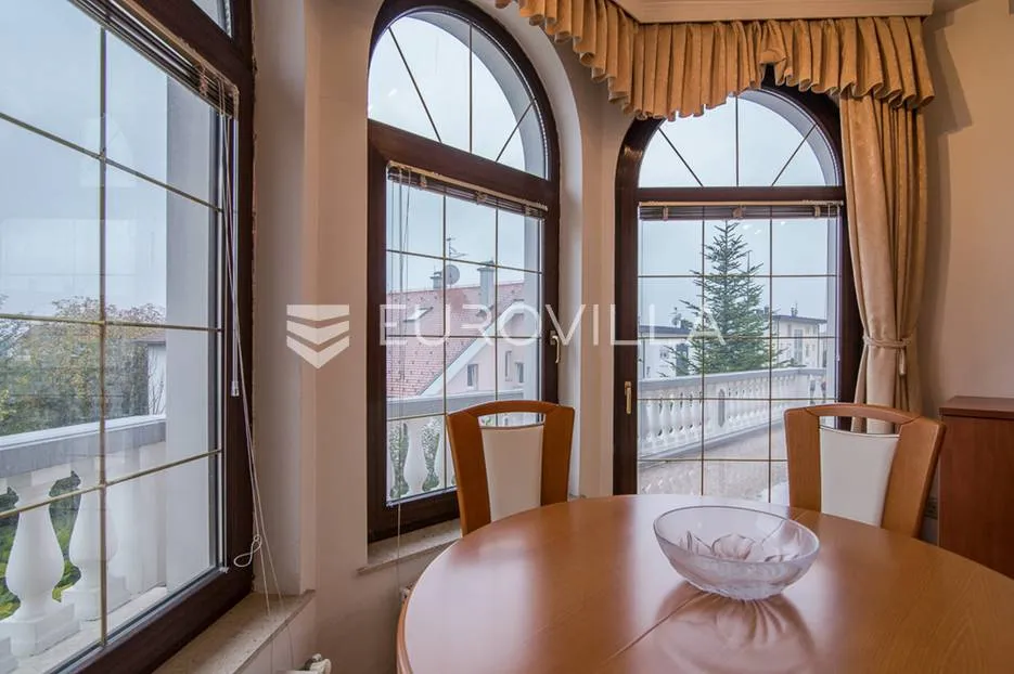 zagreb, maksimir, prekrasna obiteljska kuća na zemljištu 1450 m² - slika 12