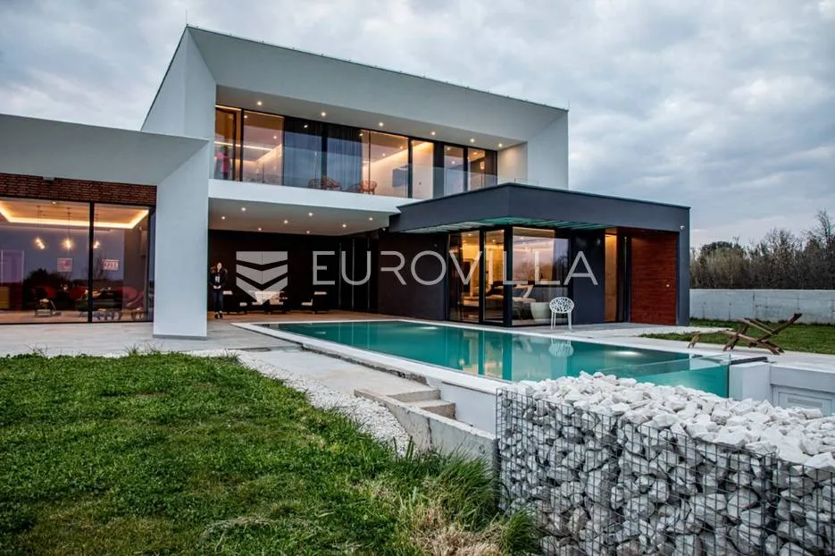 istra, okolica pule, novogradnja vrhunska villa s bazenom 460 m do mora - slika 2
