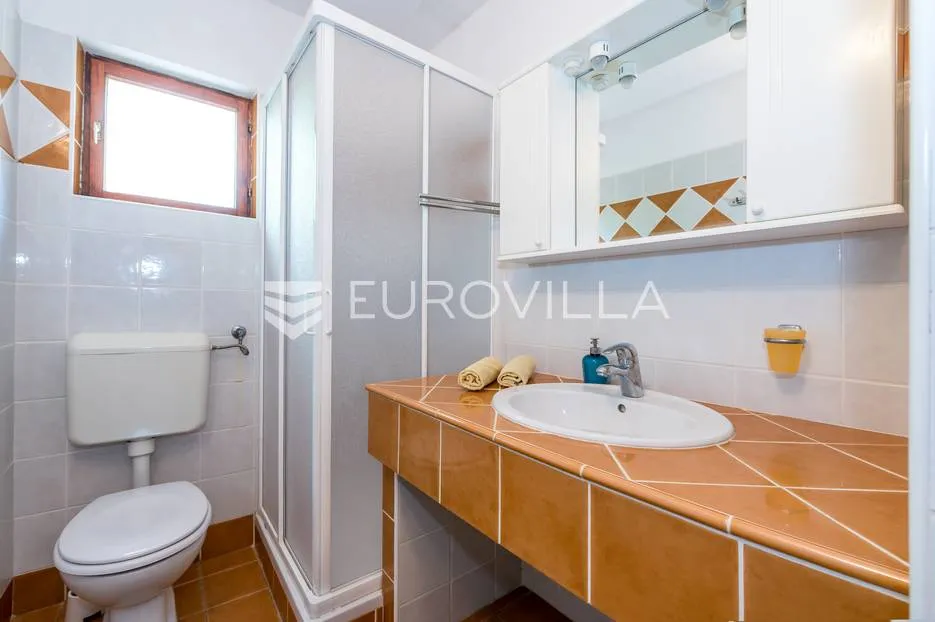 šibenik, grebaštica, kuća s apartmanima drugi red od mora - slika 11