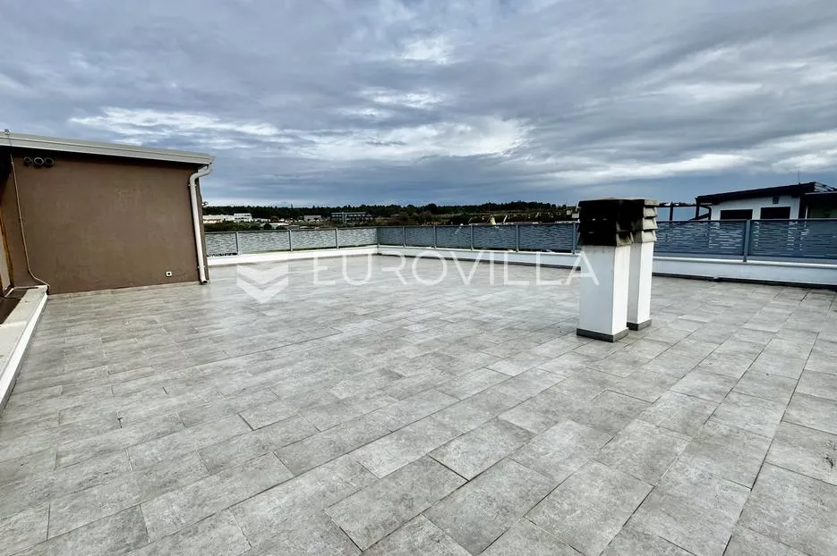 istra, novigrad, stan 120 m² krovna terasa 150 m²,na top lokaciji 500 m od centra grada - slika 3