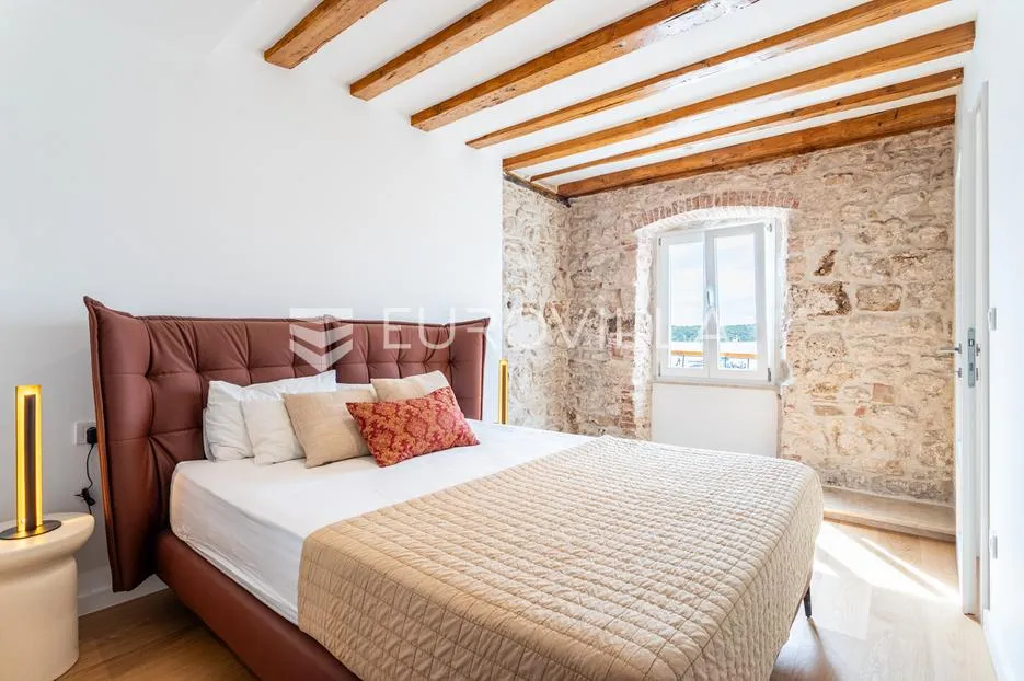 šibenik, luksuzan stan na eksluzivnoj lokaciji, 1.red do mora - slika 11