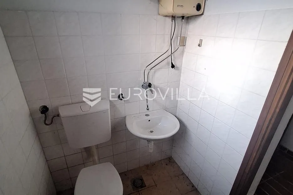 karlovac, zvijezda, poslovni prostor 24 m² s terasom u centru grada - slika 3