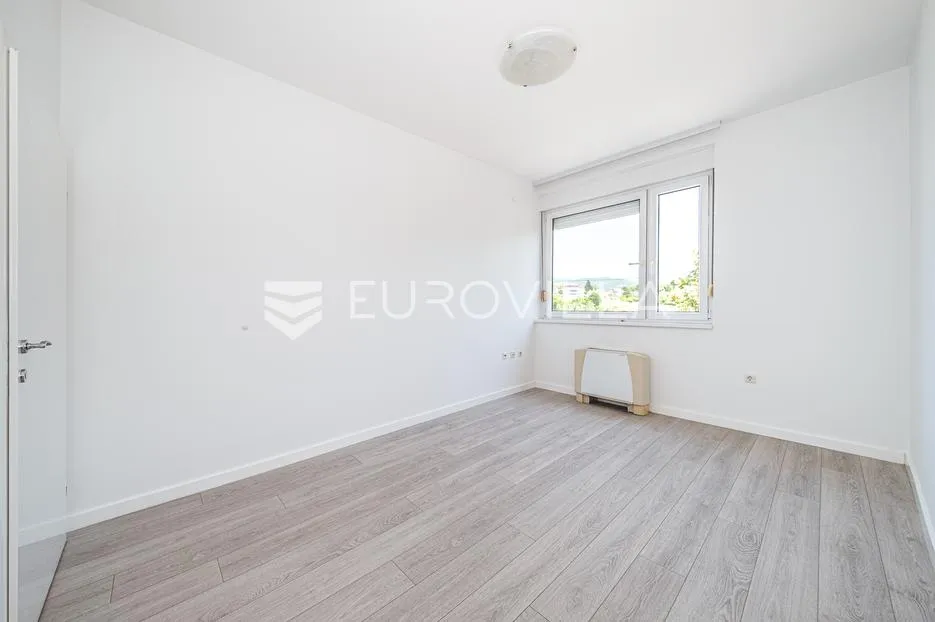 zagreb, remete, predivan četverosoban stan površine 176 m² - slika 14