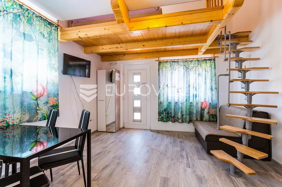 istra, medulin, velika samostojeća kuća sa 7 apartmana 100 m od mora - slika 8