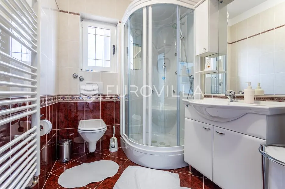 primošten, prekrasna villa sa velikim bazenom - slika 9