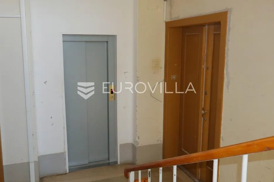 zadar, centar, kolovare prekrasan stan prvi red do mora s garažom i parking mjestom 135 m² - slika 6