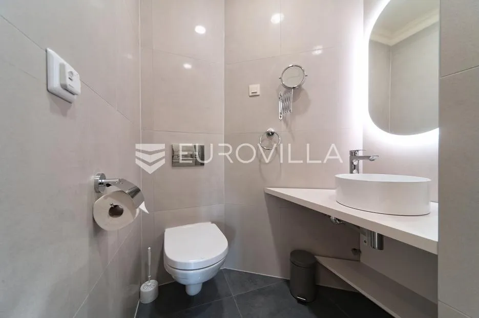 osijek, tvrđa, tri uhodana apartmana 68 m² - slika 15