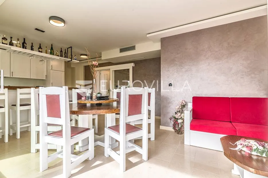 šestinski dol, luksuzna vila 370 m2 s bazenom na zemljištu 800 m2 - slika 11