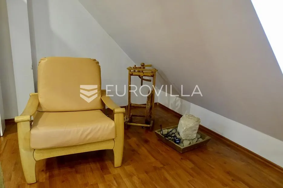 delnice, dvojna kuća površine 100 m² blizu centra u mirnom susjedstvu - slika 12