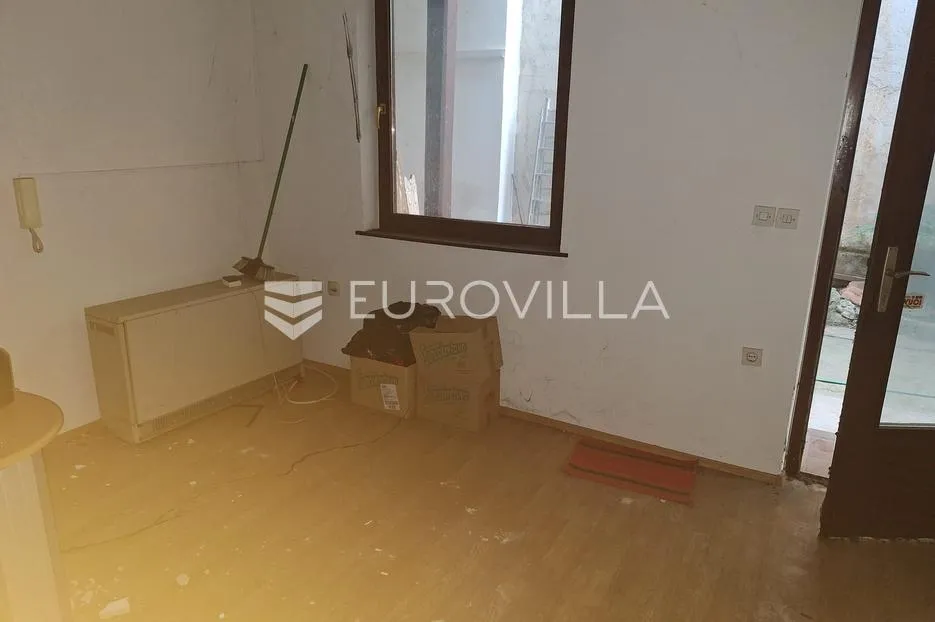 karlovac, zvijezda, poslovni prostor 24 m² s terasom u centru grada - slika 2