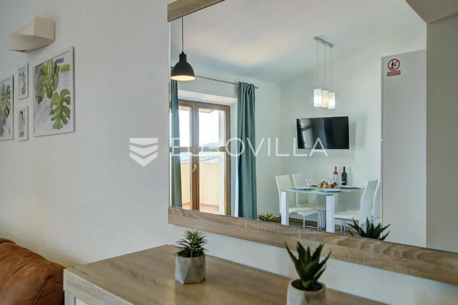 senj, kuća s četiri apartmana i bazenom, 346 m² - slika 11