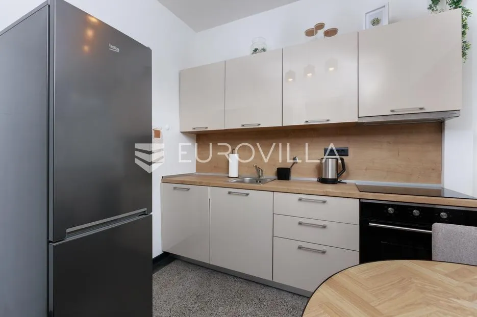 rijeka, centar, novouređen stan površine 51 m², prvi najam - slika 4