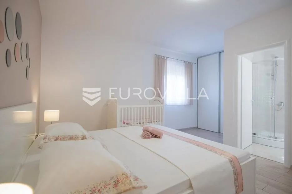 imotski, zmijavci, prekrasna vila s bazenom - slika 19