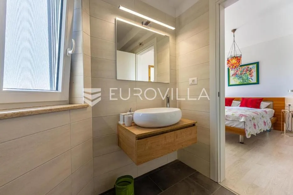 istra, duga uvala, vila s bazenom i pogledom na more - slika 36