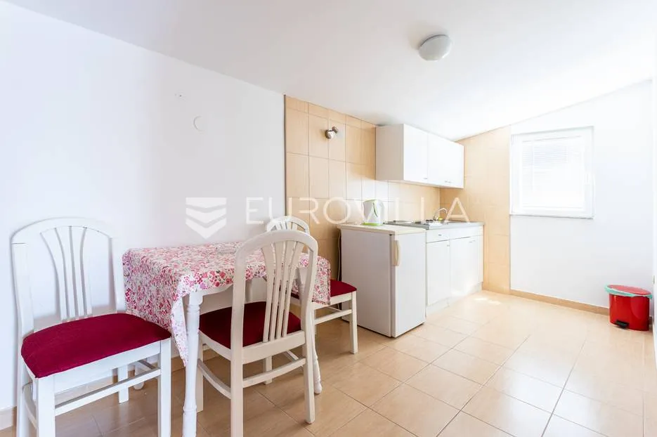 drvenik, makarska rivijera, više apartmanska kuća prvi red do mora - slika 13