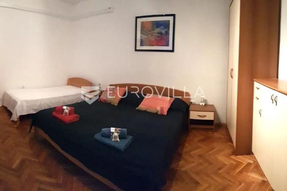 brač, supetar, samostojeća kuća s četiri stambene jedinice - slika 27