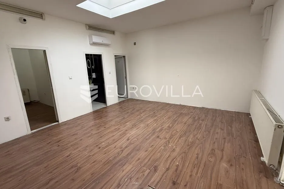 osijek, uži centar grada, najam uličnog prostora površine 220 m2 - slika 7
