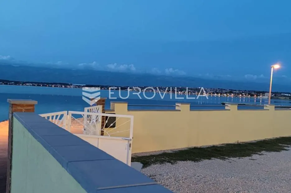 nin, ždrijac, prekrasna apartmanska vila, prvi red do mora - slika 27