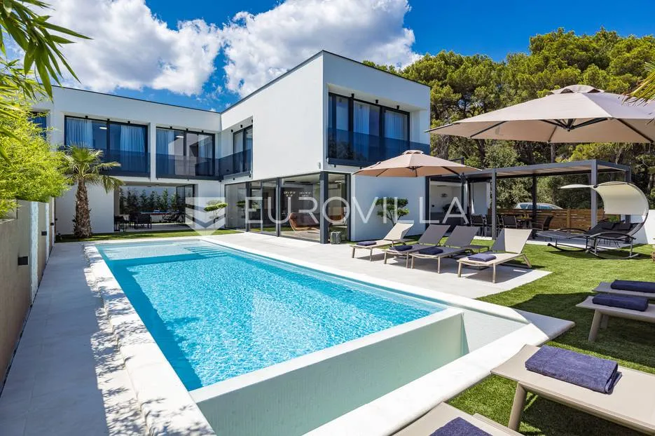 istra, medulin, prekrasna moderna dvojna vila nkp 220m2 - slika 132