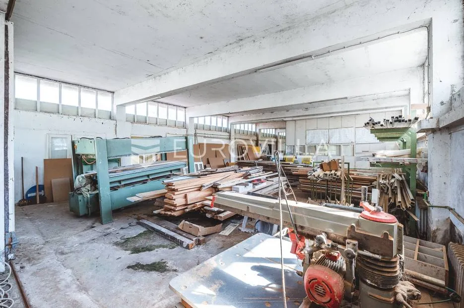 hrvatska kostajnica, industrijsko, proizvodno, uredska hala 914,29 m² na parceli 1417 m² - slika 15
