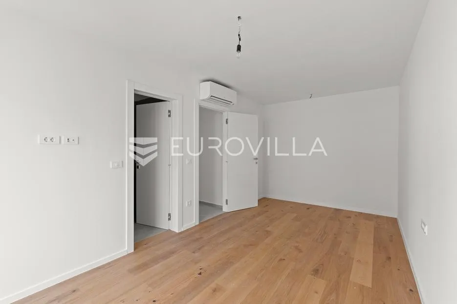 istra, novigrad, stan s 2 spavaće sobe s vrtom u prizemlju 115 m², parkirno mjesto - slika 4