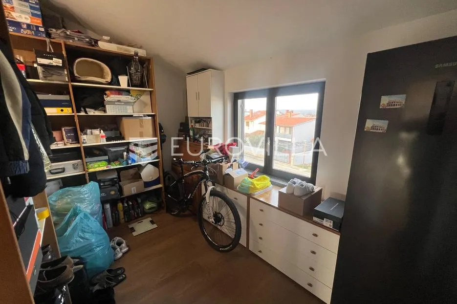 fažana, valbandon, prostrani četverosobni stan 90 m² - slika 10