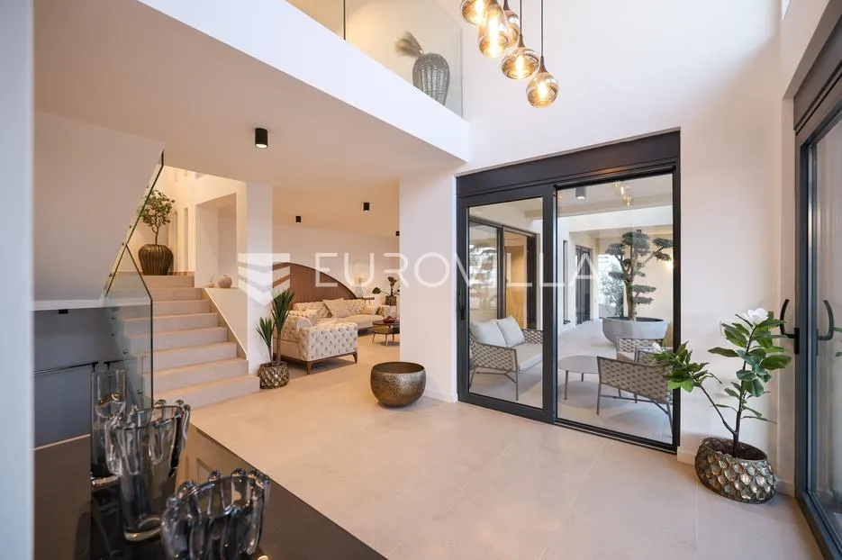 zadar, maslenica, luksuzna vila s bazenom i neometanim pogledom na more 254 m² - slika 36