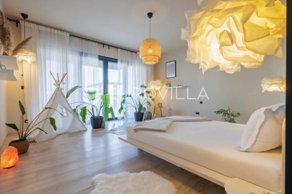 premantura, unikatna i elegantnan vila s bazenom na velikoj uređenoj okućnici - slika 50